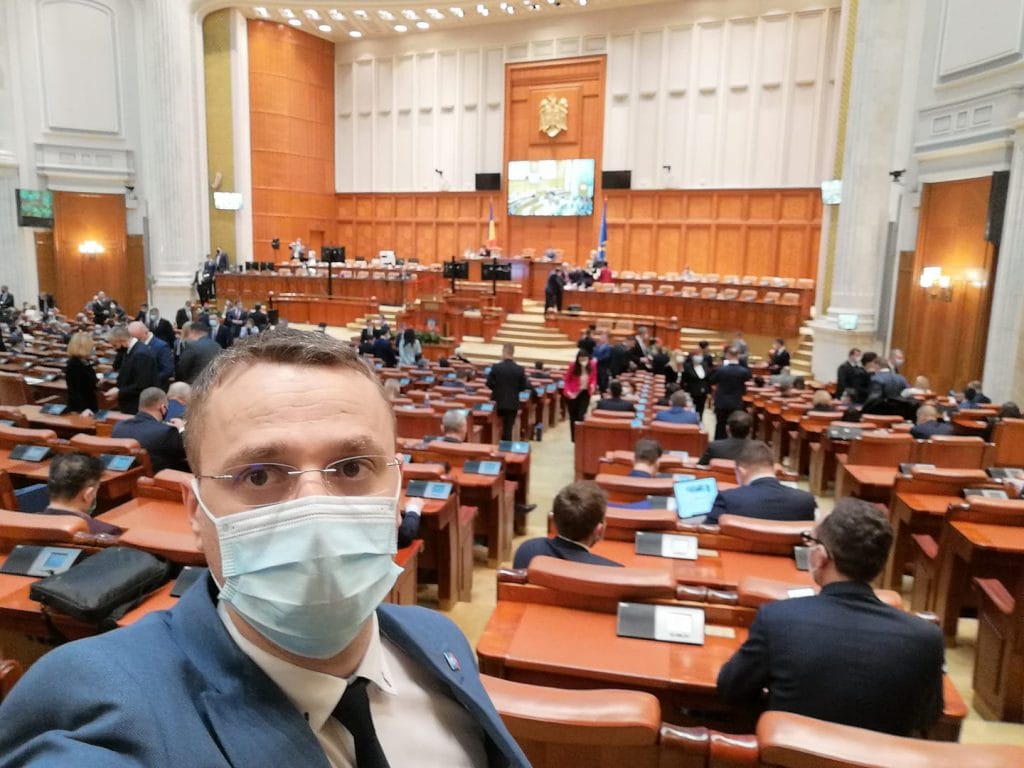 Alin Apostol USR PLUS 1024x768 1