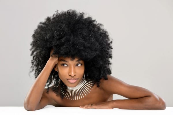 Cele mai potrivite accesorii pentru ținuta ta 11 Beautiful young woman modelling 1139736