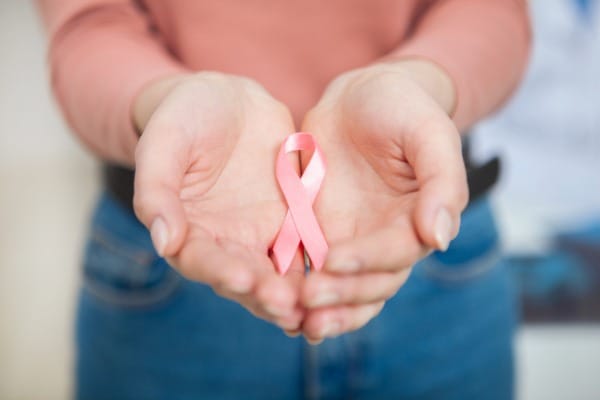 Cancerul poate fi prevenit! 7 Breast cancer ribbon 579451