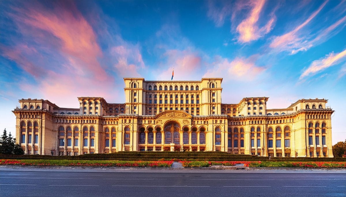 Liberalii nu îl mai susțin pe Iohannis la parlamentare 7 Firefly an image of the Parlament Building from Romania 85539