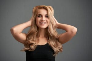 Ghid pentru menținerea unui păr sănătos și frumos 1 Woman enjoying modeling 527321