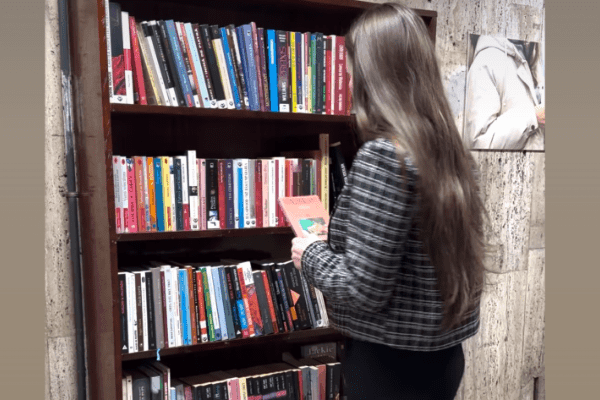 biblioteca metrou Bucuresti 860x473 1