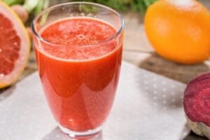 Remedii naturiste împotriva anemiei 2 suc de sfeclă roșie, morcovi și portocale/culinar.ro