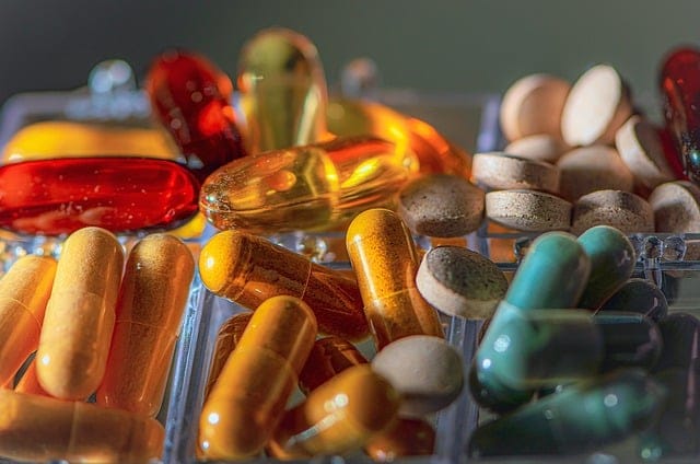 Abuzul de medicamente psihiatrice, un risc major pentru sănătate 1 vitamins 7661774 640
