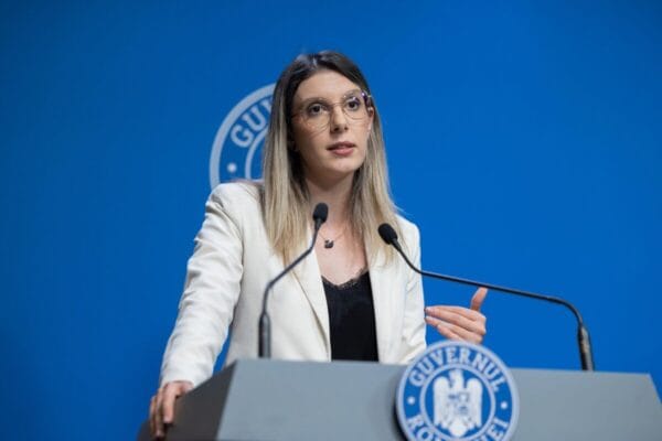 Ministrul Mediului, Diana Buzoianu, a ajuns abia după 4 zile la sinistrații din Suceava 9 520823011 1312729980858820 1916537622404937023 n scaled e1754037672632