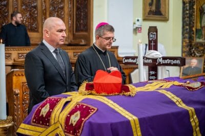 Ilie Bolojan, alături de partenera sa, la priveghiul Cardinalului Lucian Mureșan de la Blaj 1 556689823 819098137298173 692349320197171110 n