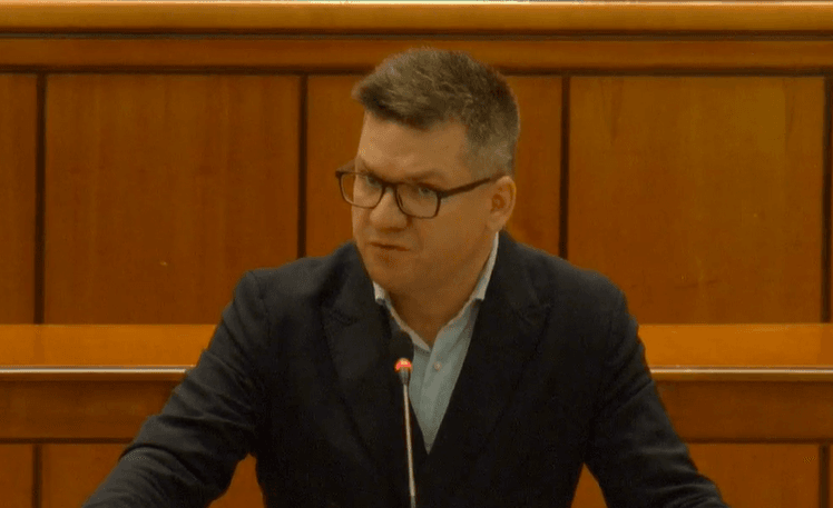 Scandal în Parlament: schimb dur de replici între USR și AUR 4 Screenshot 2025 09 10 170143 e1757512961496