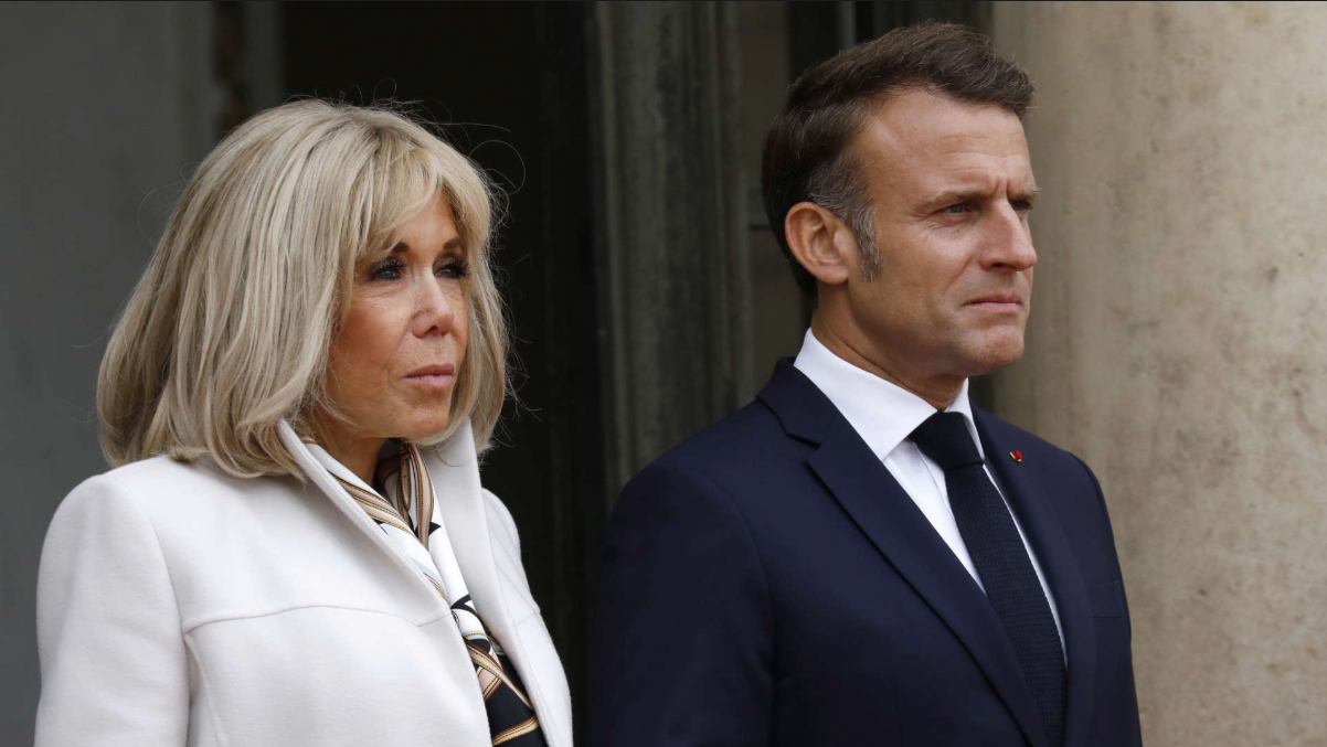 "Macron va prezenta în tribunal 'dovezi științifice' pentru a dovedi că soția sa, Brigitte, este femeie" 8 Screenshot 2025 09 19 173459