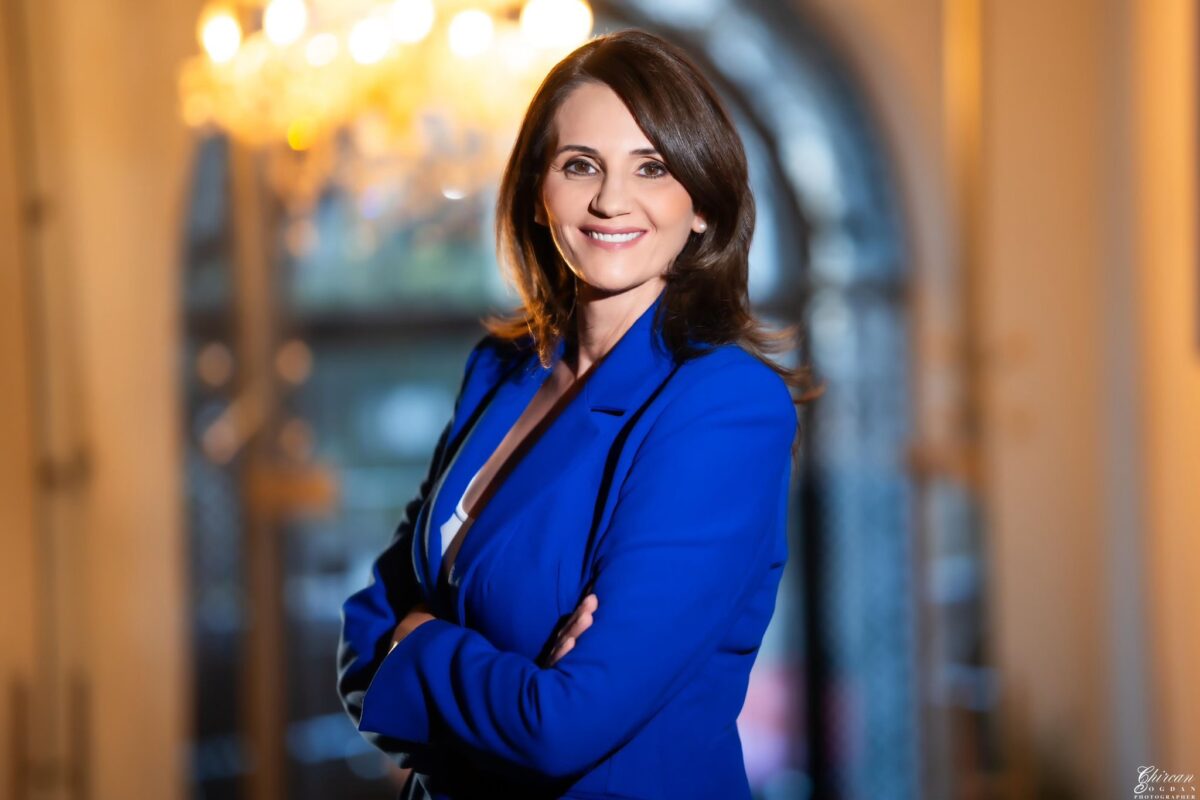 Anca Alexandrescu demarează strângerea de semnături pentru Primăria Capitalei: "Bucureștiul pe primul loc" 7 Anca Alexandrescu își anunță candidatura la Primăria Capitalei