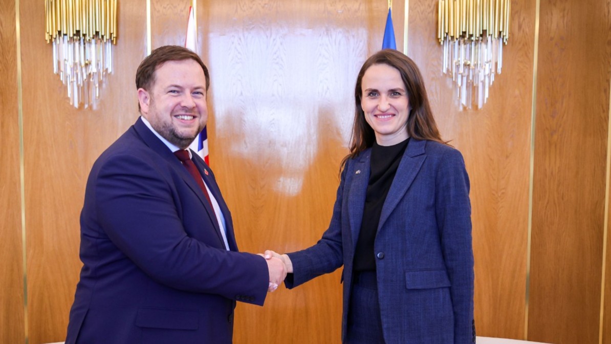 Oana Țoiu ministrul de externe în întâlnire oficială la București cu ministrul britanic Stephen Doughty