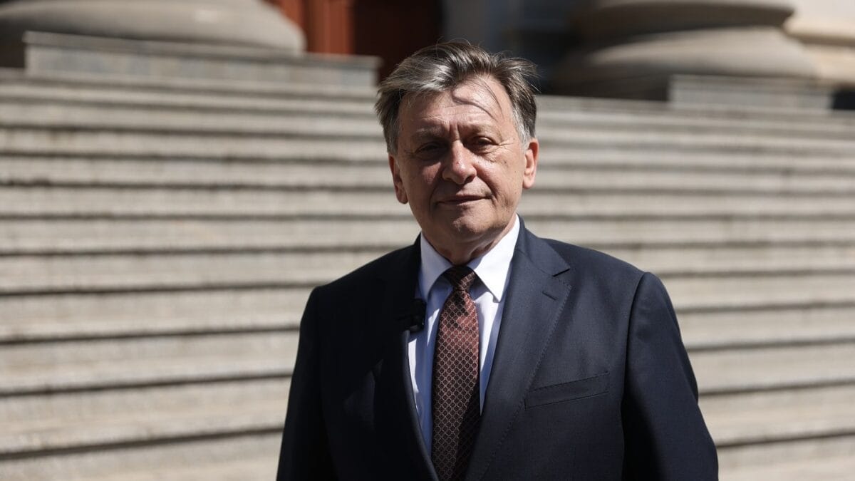 Crin Antonescu a reacționat public după criticile recente formulate de jurnalistul Cristian Tudor Popescu.