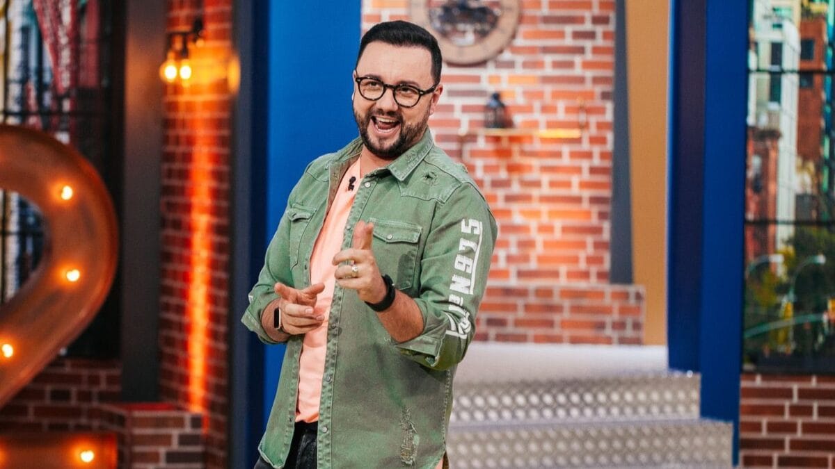 Cătălin Măruță în platoul emisiunii La Măruță, PRO TV