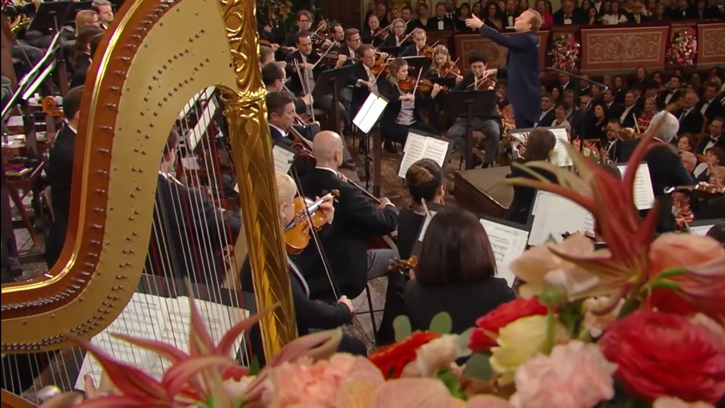 Dirijorul Yannick Nézet‑Séguin conducând Filarmonica din Viena la Concertul de Anul Nou 2026