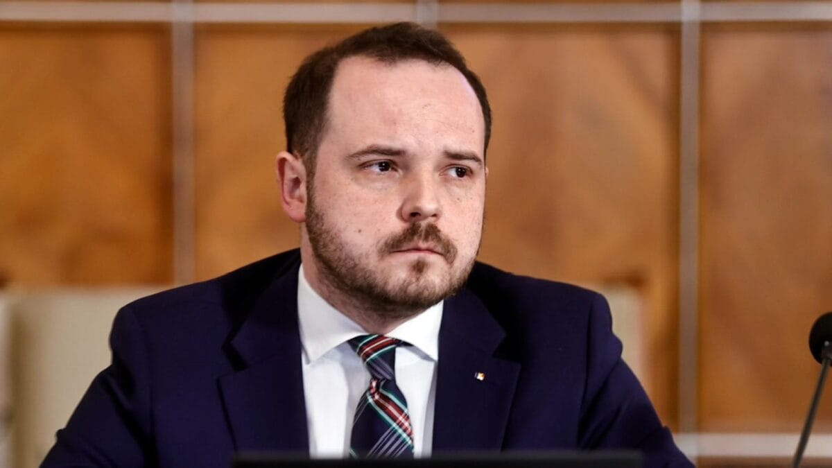 Alexandru Rogobete discutând despre accesul pacienților oncologici la tratamente gratuite