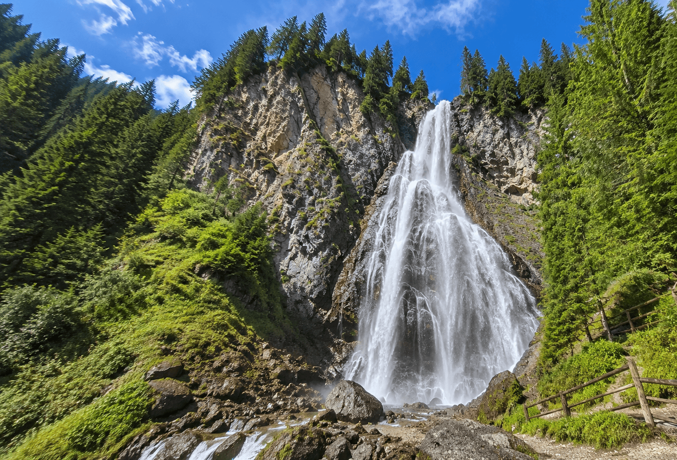 cascada urlatoarea