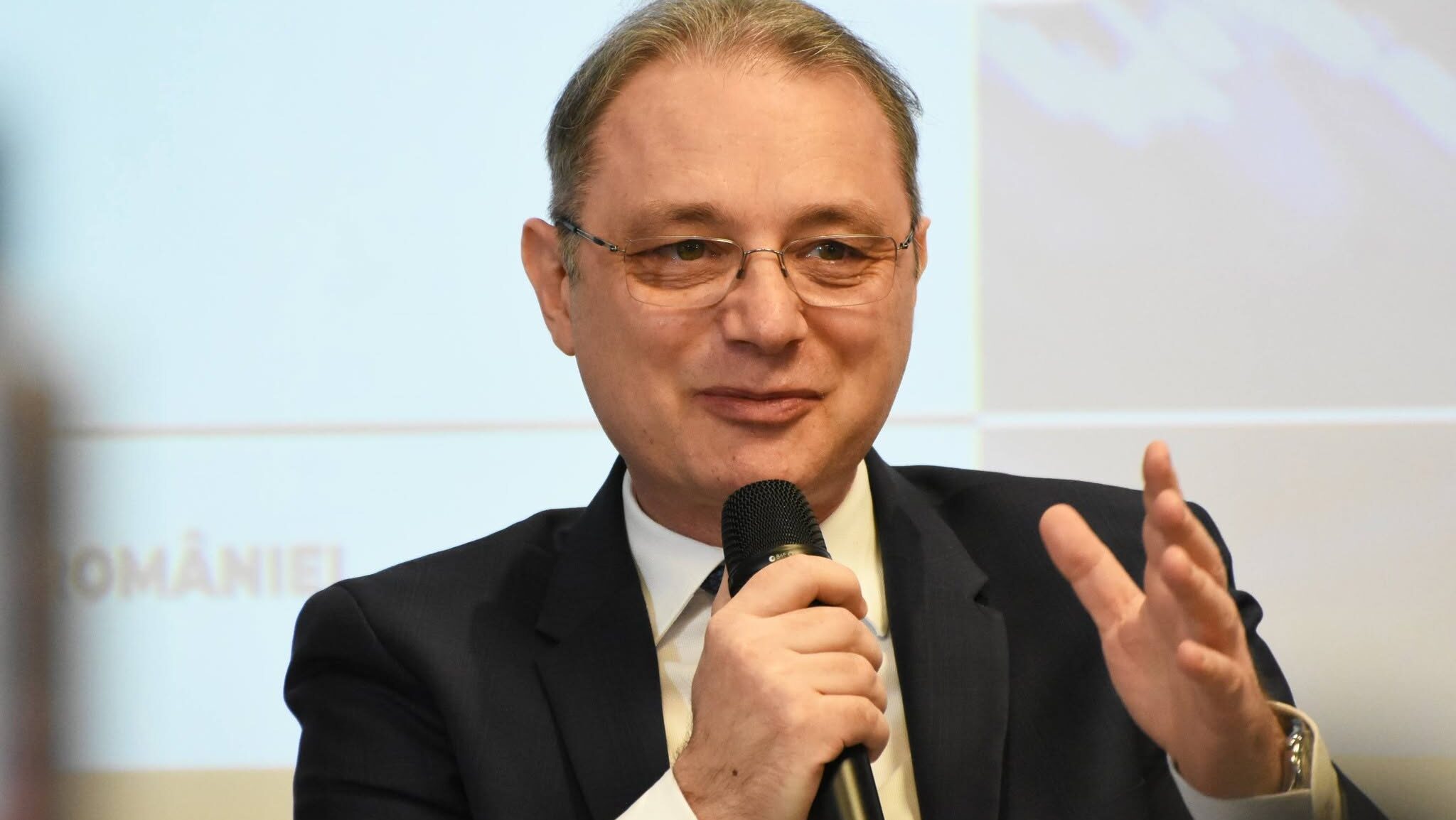 O opțiune tehnocrată pentru Palatul Victoria: Luca Niculescu, vehiculat ca variantă de premier independent 1 654253714 26467129686256105 2231545767732494032 n e1788876894780